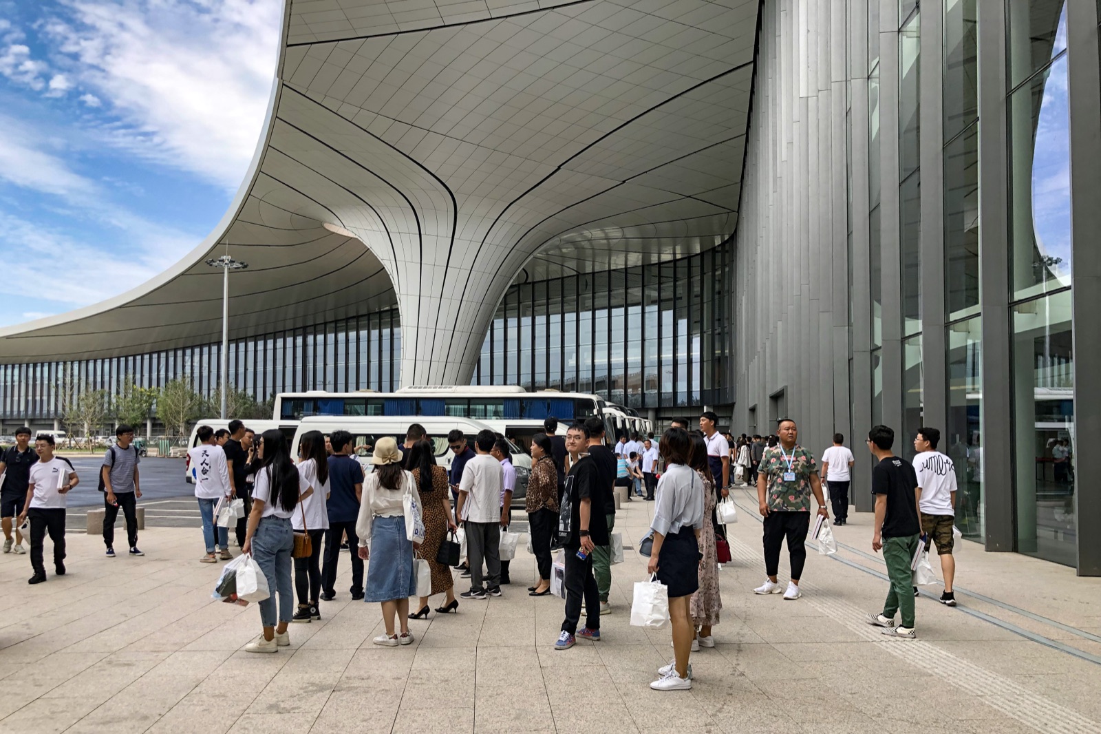 Ground Transportation Center van Daxing waar bussen instappen.