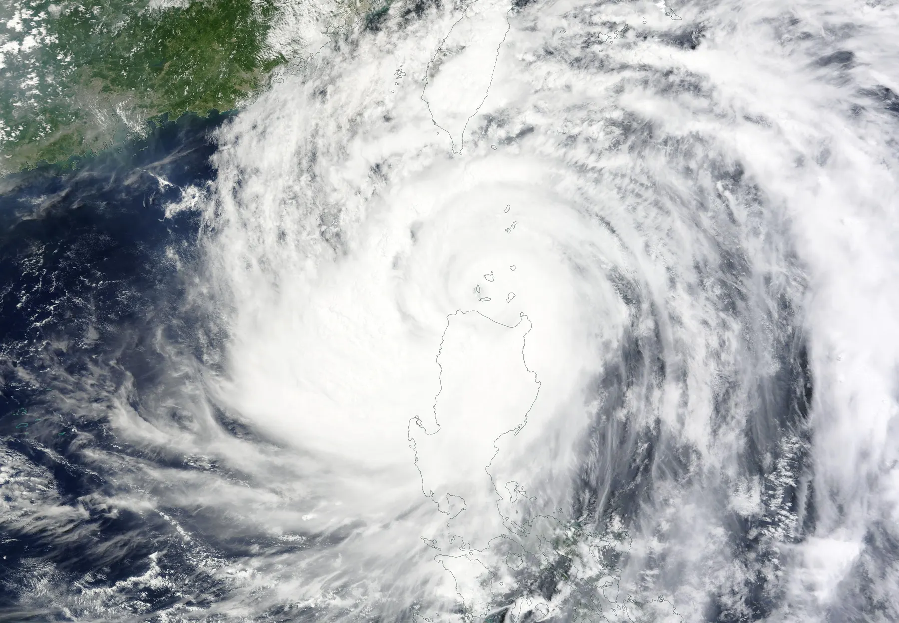 NASA MODIS が捉えた台風「杜苏芮」。2023年7月26日、南シナ海